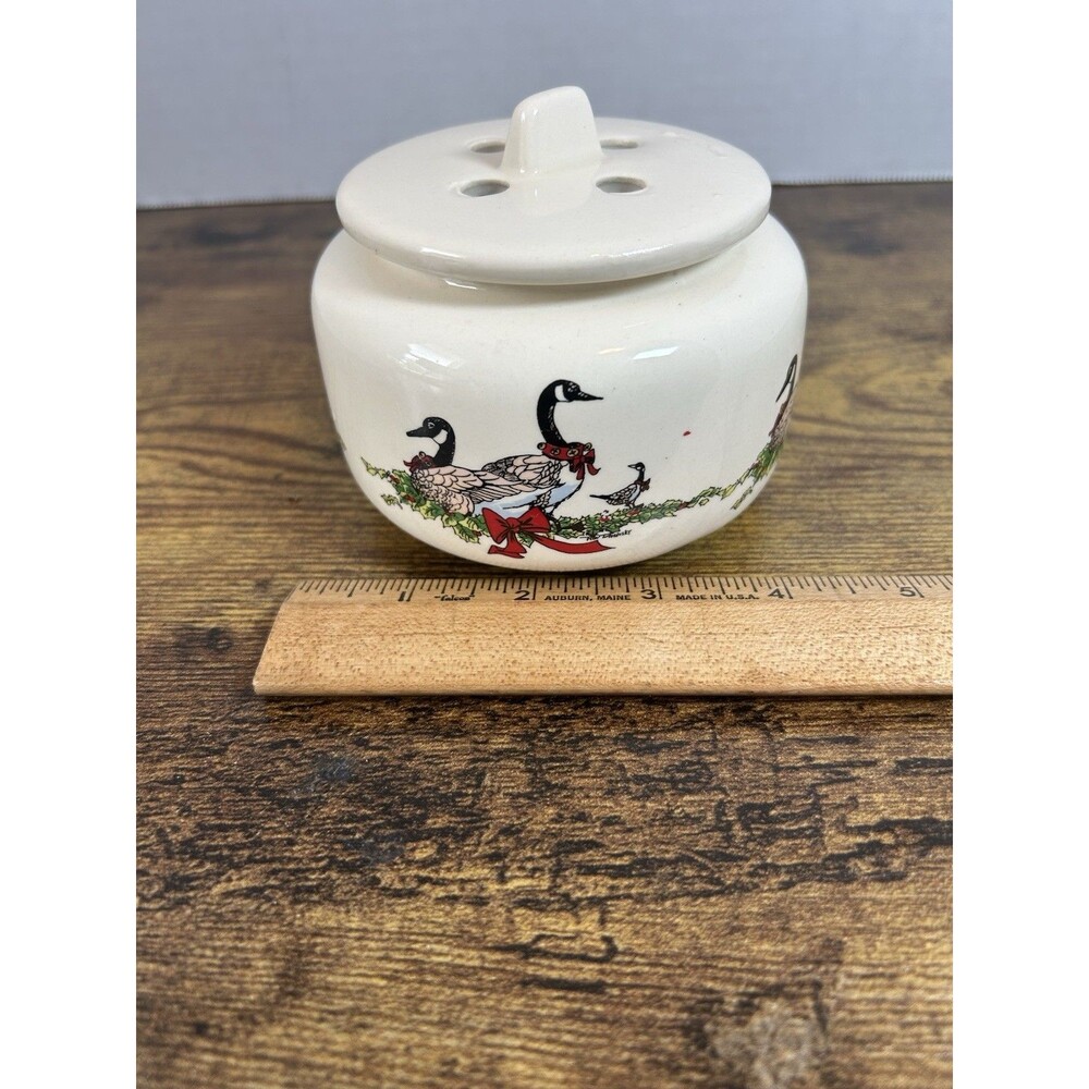 Vintage Christmas Country Geese Potpourri Burner Crock Jar Ceramic Taiwan  1987 - Picture 11 of 13